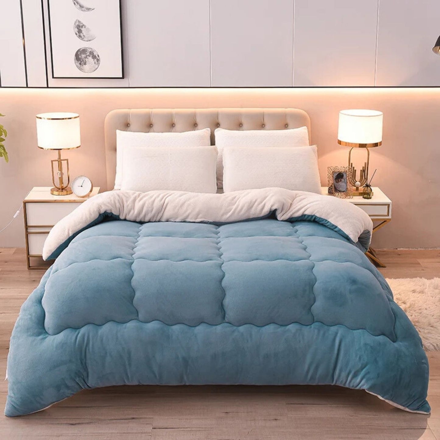 WarmNest kasjmier deken blauw in elegante slaapkamer trillo.nl