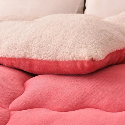 WarmNest kasjmier deken roze en witte textuur trillo.nl